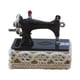 thumbnail image 1 of Máquina de coser en miniatura para casa de muñecas 1:12, accesorios para manualidades antiguas Negro, 1 of 9