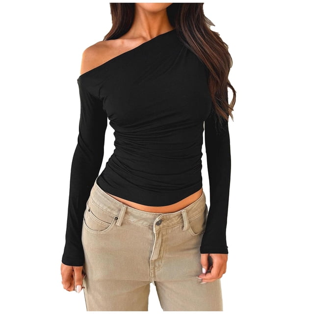 Camiseta de mujer con cuello inclinado, hombros descubiertos y manga larga de punto