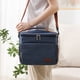 thumbnail image 1 of Bolsa térmica para el trabajo y la escuela | Lonchera reutilizable, hermética y congelable con correa extraíble para el hombro | Amplios compartimentos para adultos, niños, picnic y playa, 1 of 9