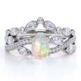 thumbnail image 1 of JeenMata Anillo de Bodas con Bisel en Forma de Chevron, Pavé Infinito de Canal de Moissanita y Ópalo Welo Ovalado de 1,75 Quilates, Engastado en Oro Blanco de 18 K sobre Plata, 1 of 6
