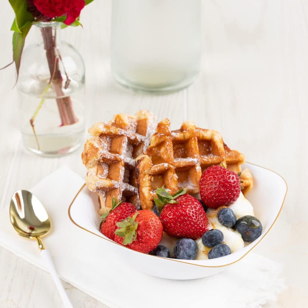 (10 PACK) EcoQuality 16 oz White Plastic Square Bowls with Gold Rim - Disposable Plastic Soup Bowls, Heavy Duty Plastic Salad Bowls, Dessert Bowl for Baby Showers, Weddings, Birthday Party