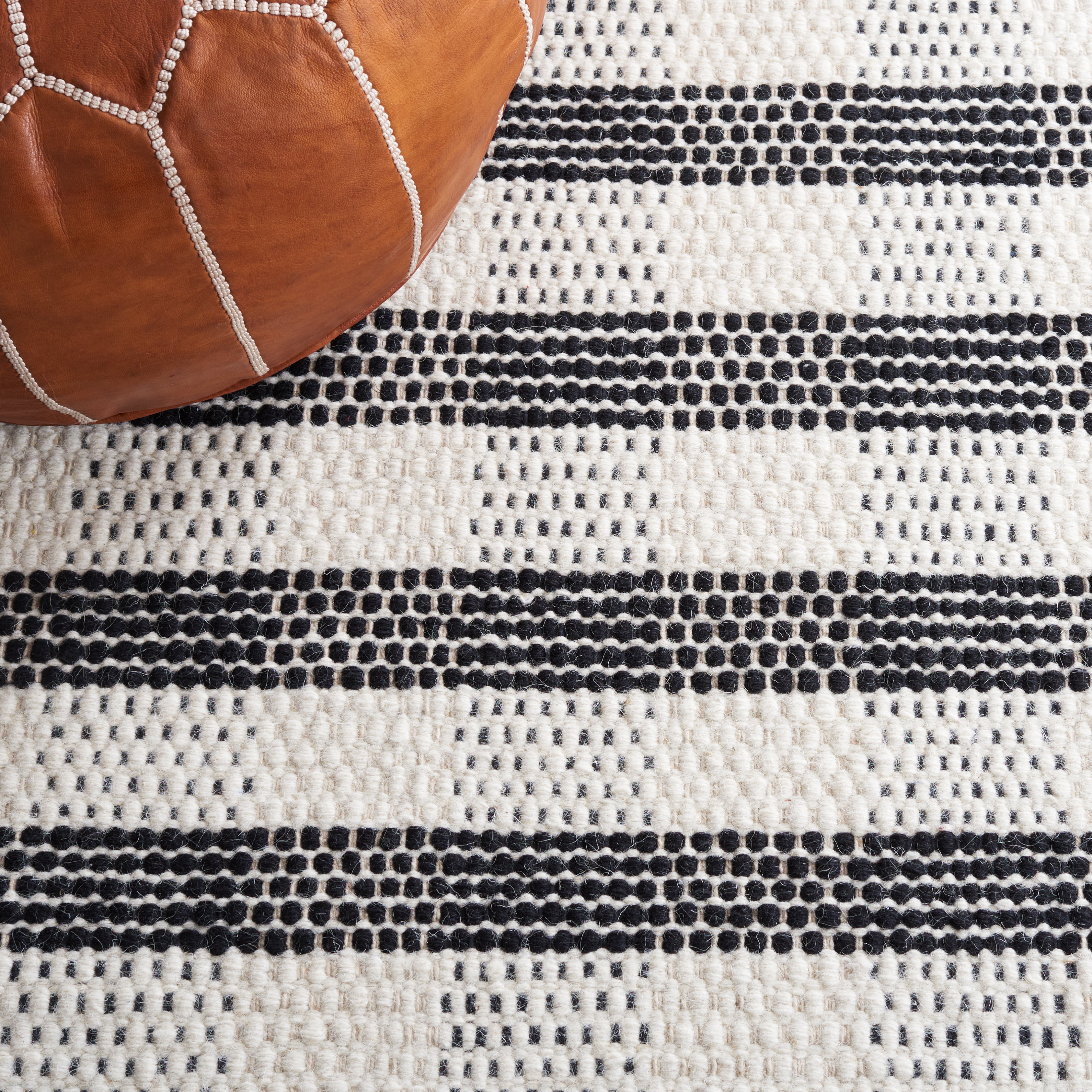 SAFAVIEH Striped Kilim Ulric Striped Area Rug, Black/Ivory, 8' x 10'