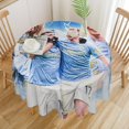 thumbnail image 3 of Kevin De Bruyne Mantel Redondo con Estampado Icónico de Temática, Se Adapta a la Mayoría de Mesas, Fácil de Cuidar, Regalo Perfecto para Aficionados, Amigos y Familia.180cm, 3 of 6