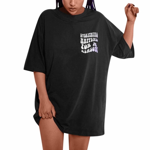 Rebajas de verano de Honeeladyy: Todo sucede por una razón. Tops para niñas. Camiseta holgada de verano de media manga con estampado de letras Attitude en la parte delantera y trasera. Color negro.