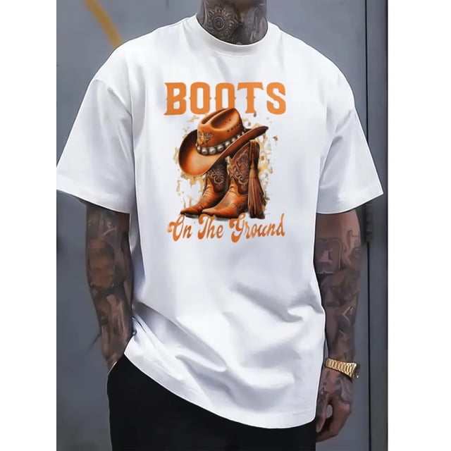 T-Shirt Graphique Western Cowboy Bottes pour Hommes - Design "Bottes On The Ground", Col Rond Blanc Manches Courtes pour Usage Décontracté et Extérieur - Confortable, Respirant, Coupe Ample pour Hommes, Grande Taille