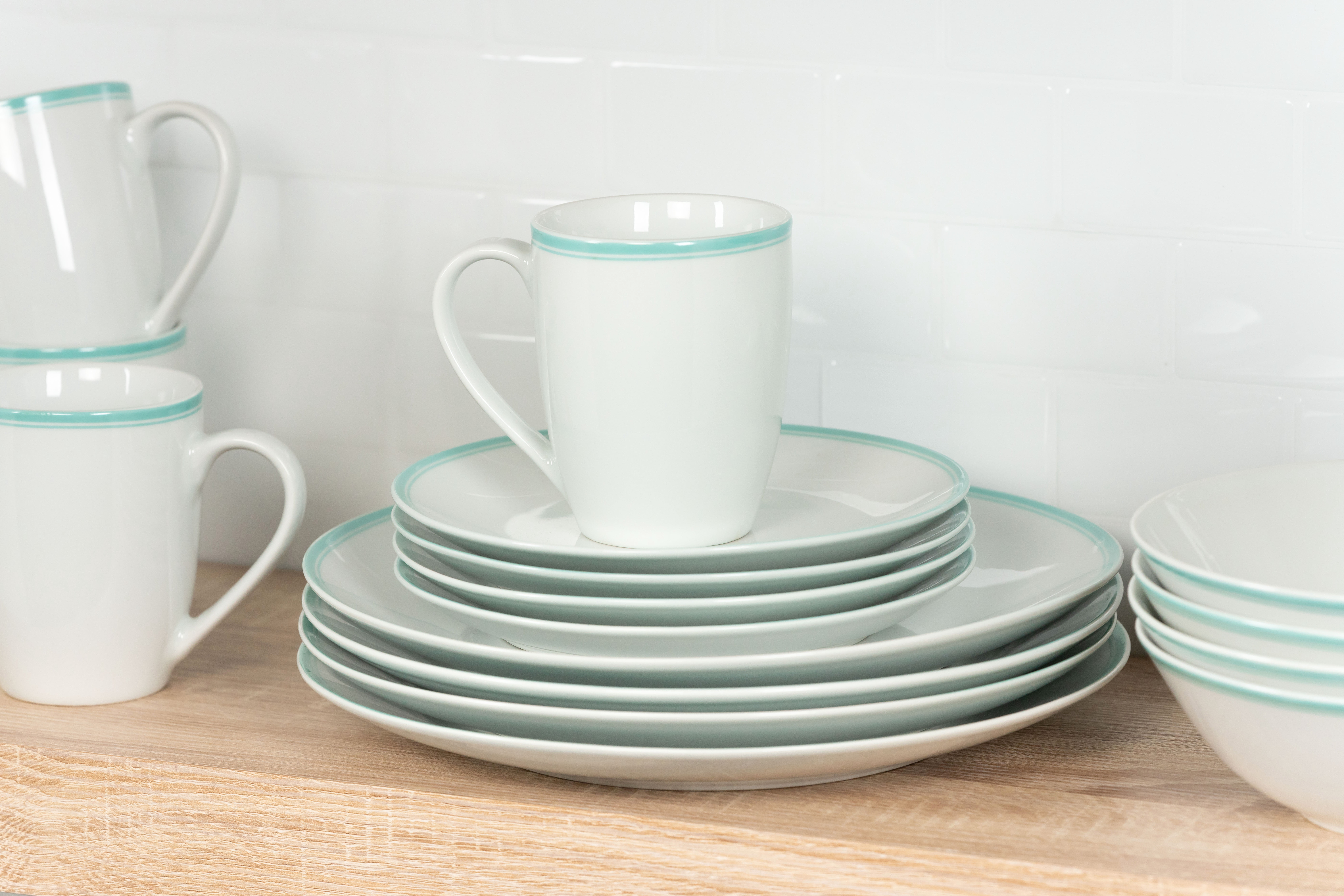 10 Strawberry Street Simply Coupe 16-Piece Ceramic Dinnerware Set, Seafoam Green