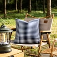 thumbnail image 1 of Fundas de almohada impermeables para exteriores con estampado clásico de cuadros para patio, piscina, jardín y sofá: fundas decorativas para cojines con textura tejida, fáciles de limpiar., 1 of 6
