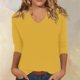 thumbnail image 2 of Camiseta básica de verano informal de color liso con cuello en V para mujer - Poliéster, manga 3/4, aberturas laterales - S-XXL, 2 of 5