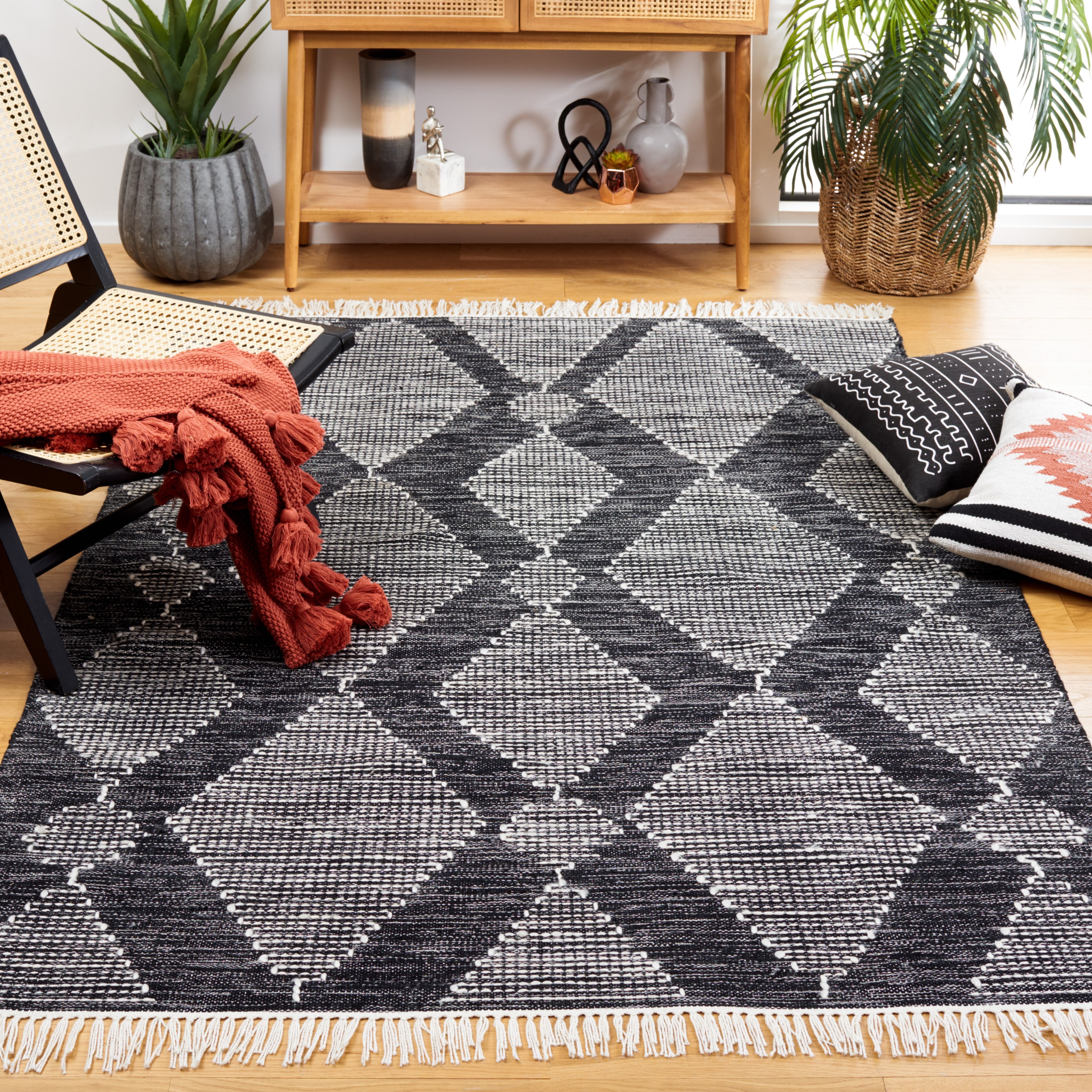 SAFAVIEH Kilim Angel Diamond Polyester Area Rug, Black/Ivory, 5' x 8'