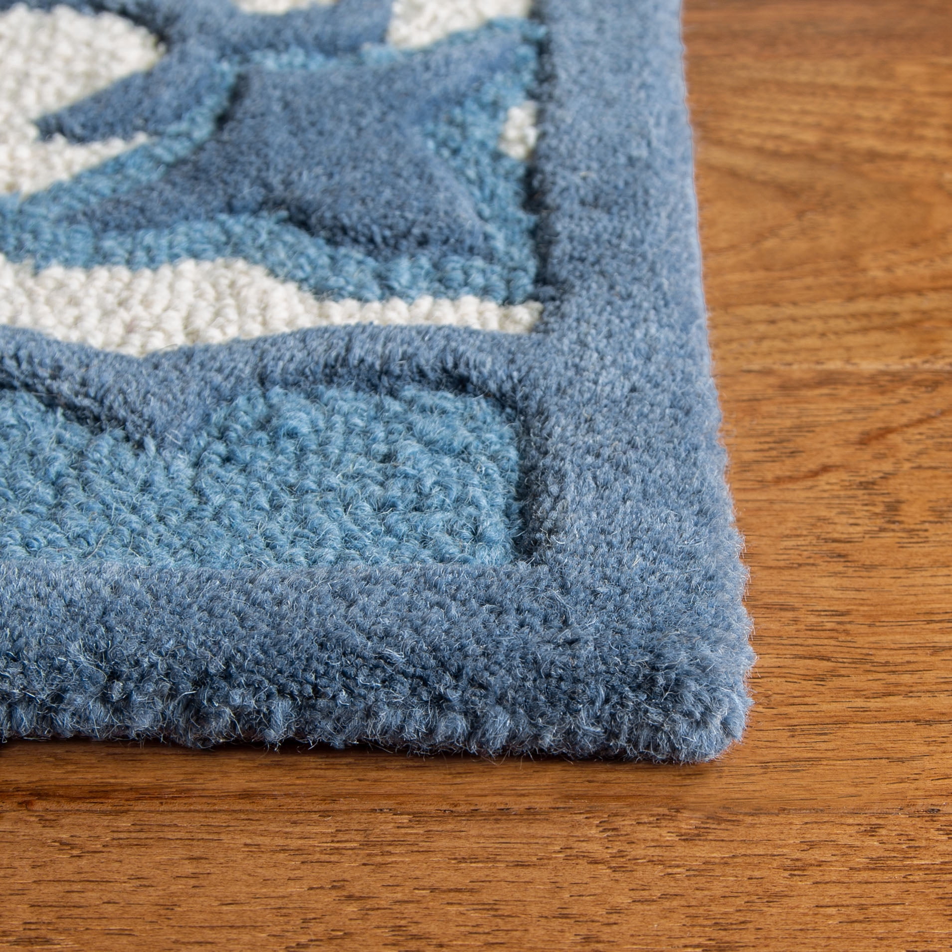 SAFAVIEH Bellagio Zoja Floral Wool Runner Rug, Ivory/Blue, 2'3" x 7'