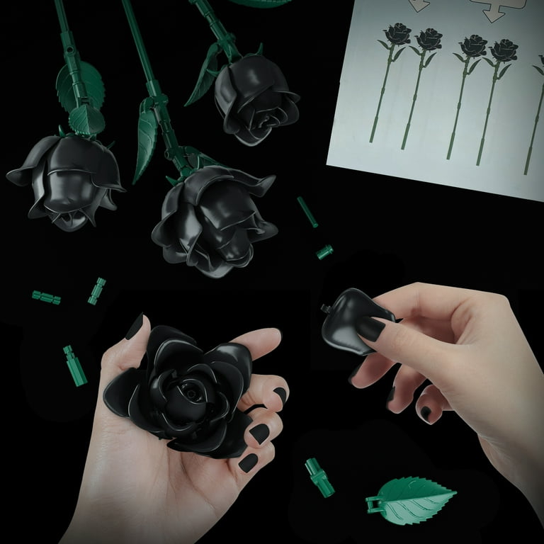SENVOBK Black Rose Bouquet Building Set, 600-Piece Artificial