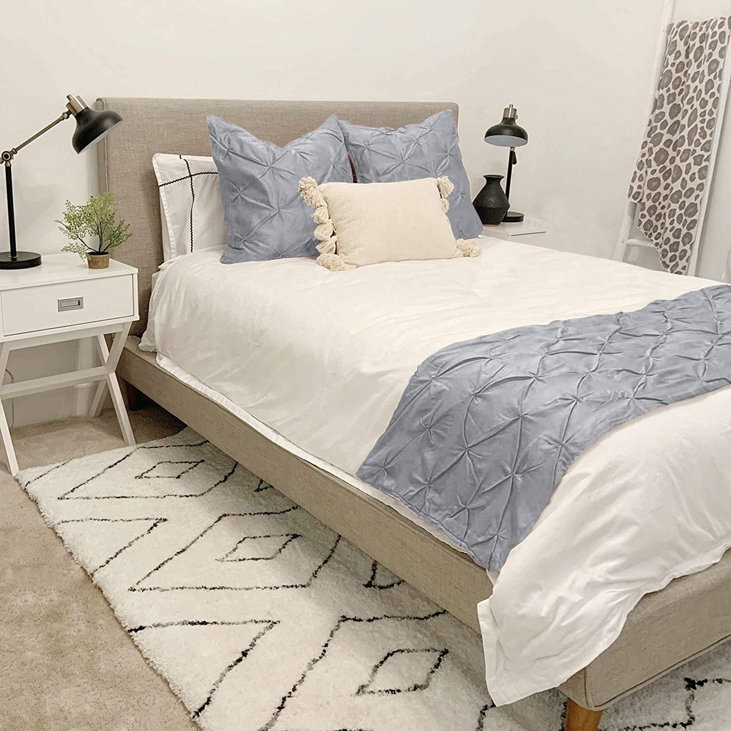 Bed Runner 100 Cotton 800 TC 1 Piece Pinch Pleated Bed Runner