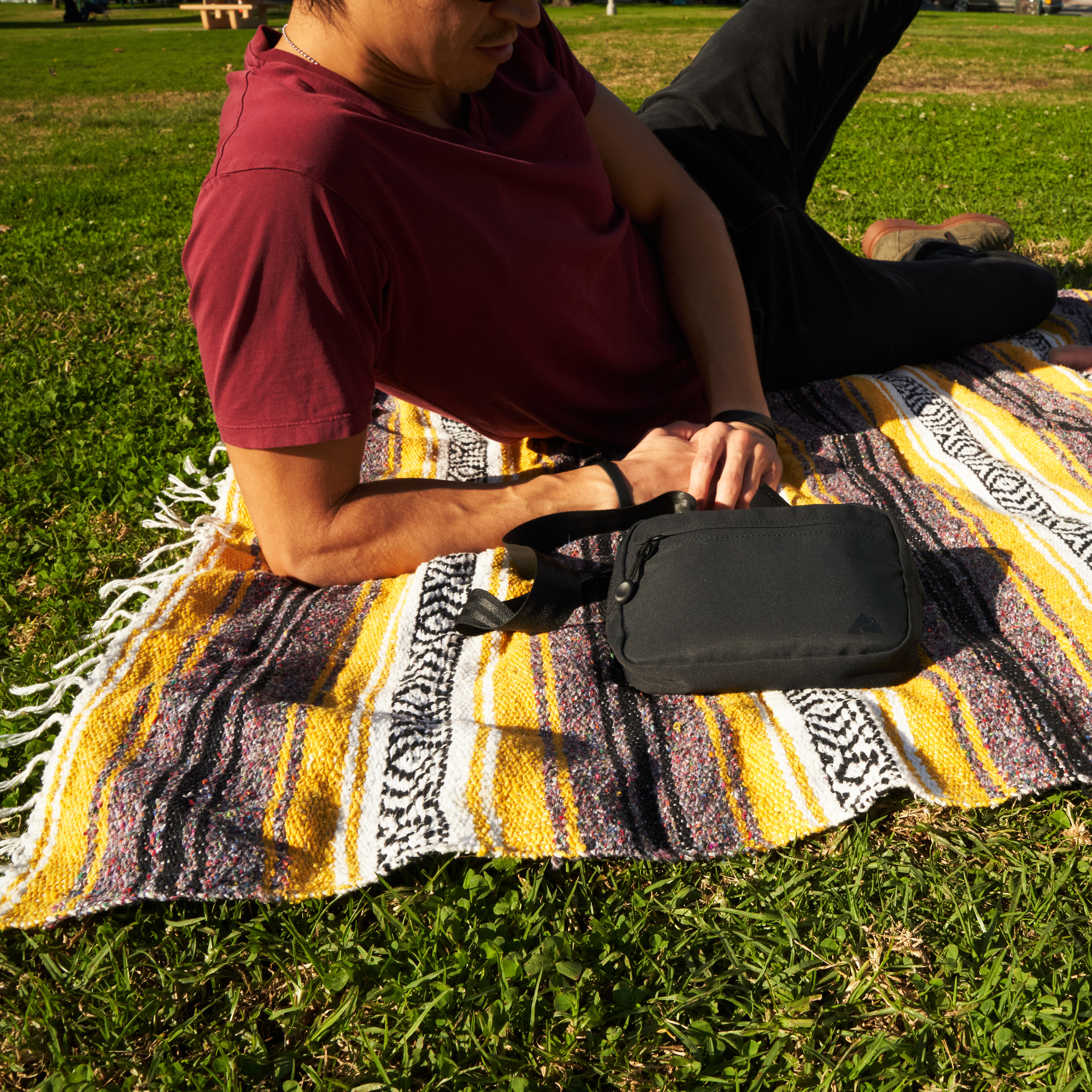 Ozark Trail Compact Fanny Pack in Black, 1.5 Liter photo 8