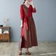 thumbnail image 3 of El vestido de patchwork rojo vino tiene escote en V con tapeta inclinada y plisado suelto., 3 of 8