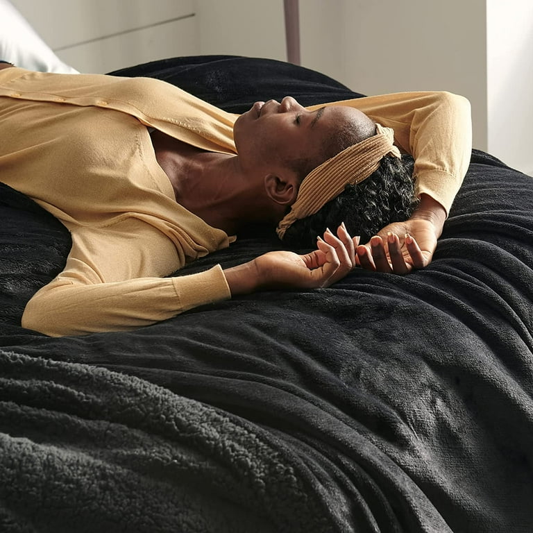 Bedsure Cozy Comfort Sherpa Fleece Queen Blanket Black 90x90