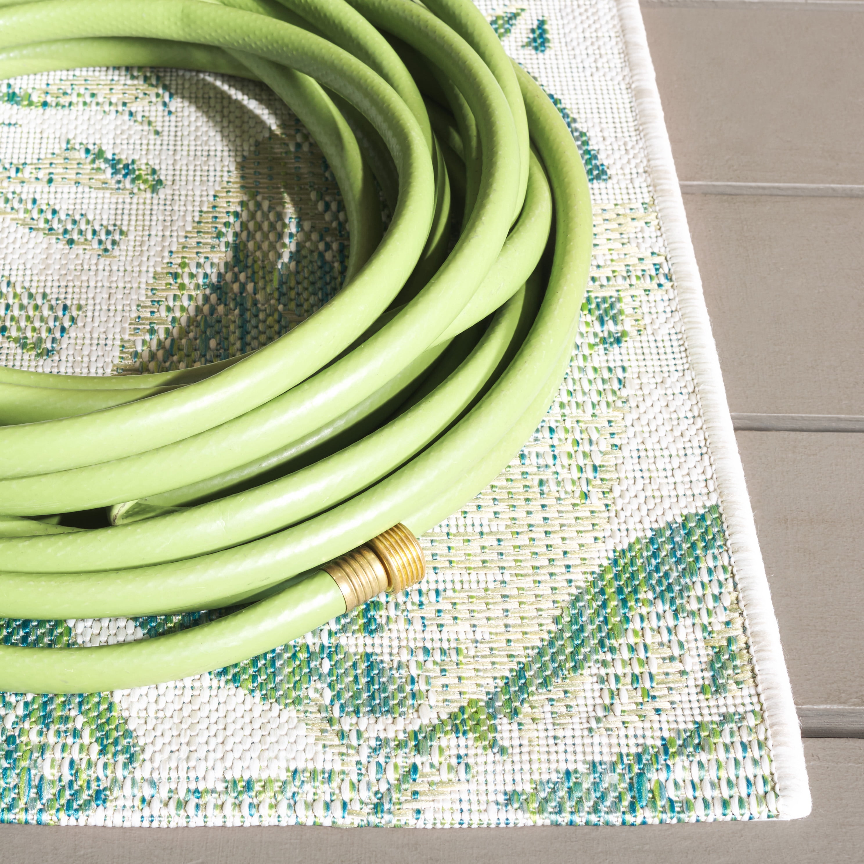 SAFAVIEH Courtyard Jaylen Botanical Indoor/Outdoor Area Rug, Ivory/Green, 5'3" x 7'7"