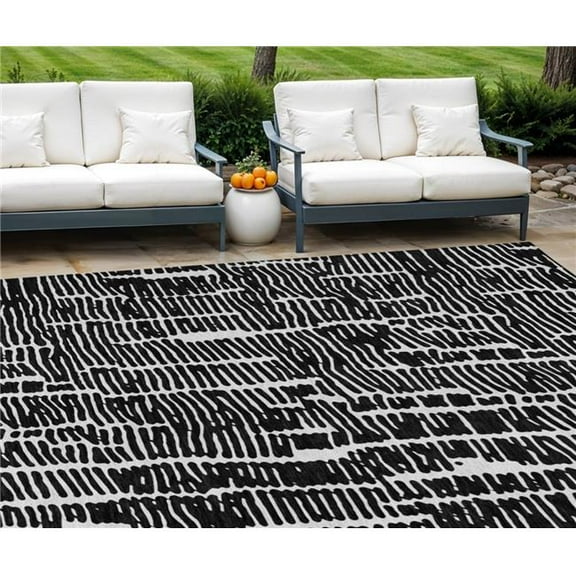 HomeRoots 588495 8 x 10 ft. Abstract Washable Indoor & Outdoor Rectangle Area Rug, Black & Ivory