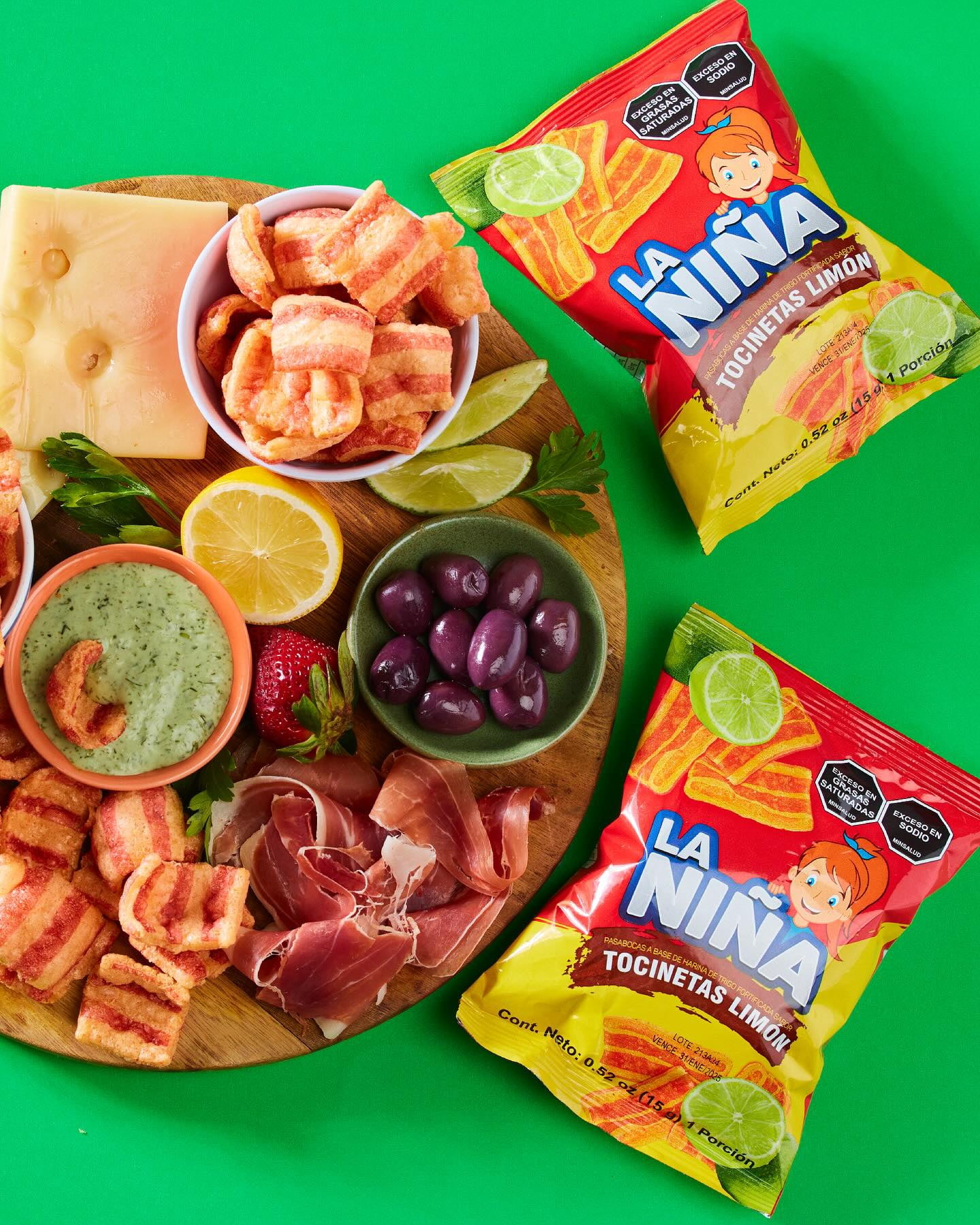 La Niña Tocinetas Sabor Limón – Bacon Flavored Chips (Pack of 12, 15g) – Imported from Colombia