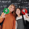 thumbnail image 4 of Paquete de 10 Paletas Votación para el Aula, Pulgar Hacia Abajo, Suministros Aula Grupos Pequeños, Profesores, Sí o No, 4 of 5