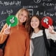thumbnail image 4 of Paquete de 10 Paletas de Votación para el Aula, Pulgar Hacia Abajo, Suministros para el Aula para Grupos Pequeños, Suministros para Profesores, Sí o No, 4 of 5