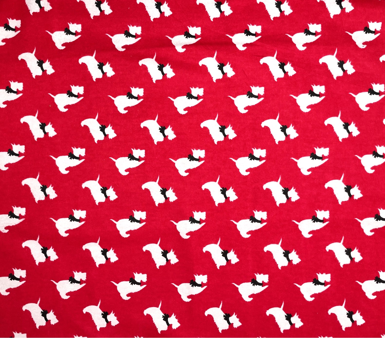 1 Yard - Scottie Dog on Red Flannel Cotton Fabric (Great for Quilting, Sewing, Craft Projects, Throw Pillows & More) 1 Yard X 44" Wide