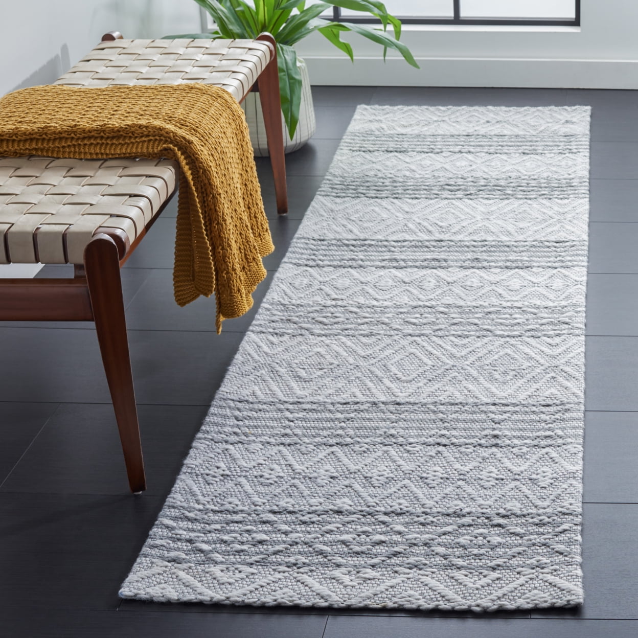 SAFAVIEH Marbella Fisher Striped Area Rug, Ivory/Grey, 4' x 6'