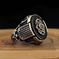 thumbnail image 2 of Qarigey Anillo retro hecho a mano único de aleación para hombres Anillos de boda clásicos y elegantes para hombres Anillos retro Ropa, zapatos y accesorios Miscelánea Como se muestra seis, 2 of 6