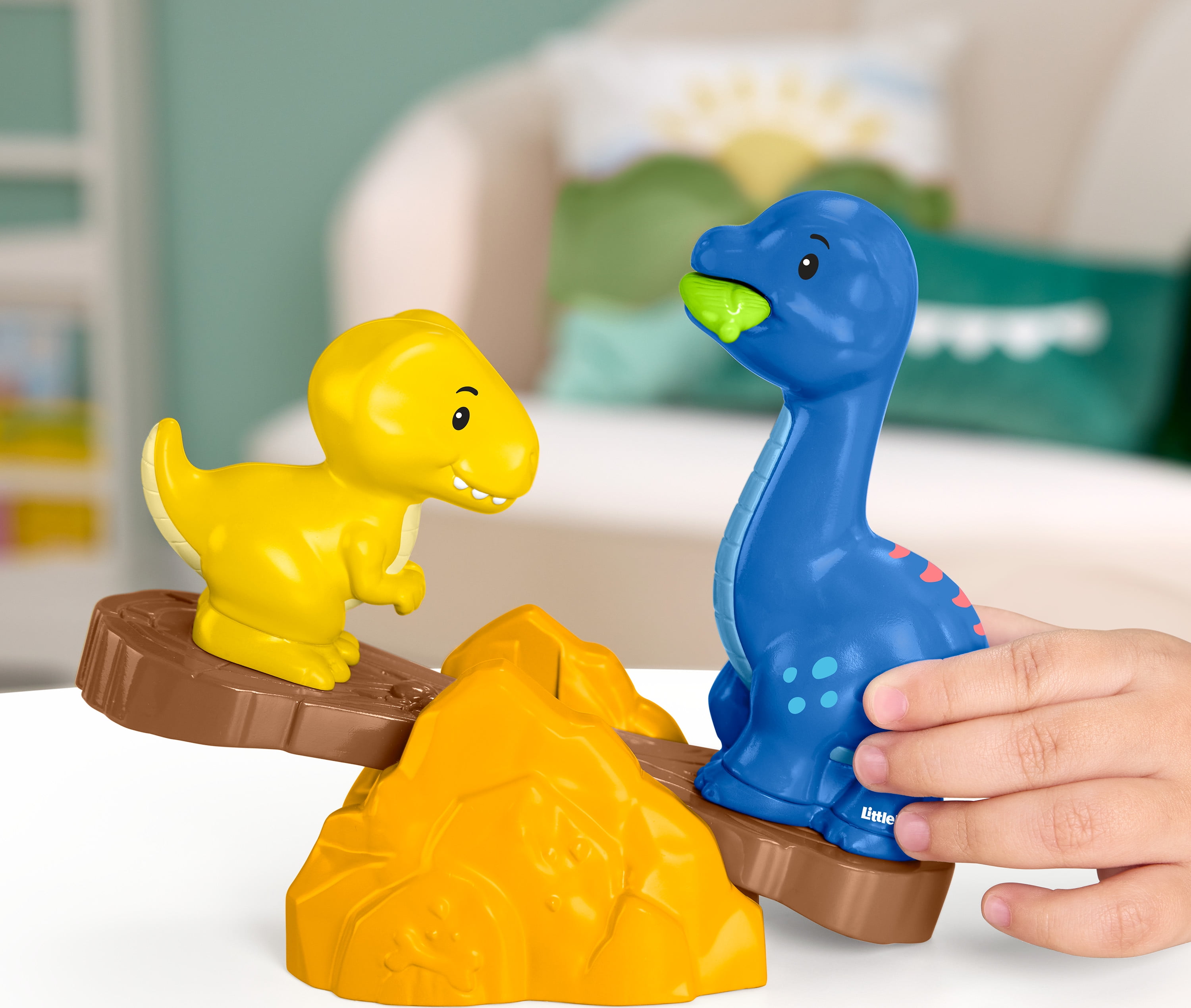 Fisher-Price Little People Le Terrain de jeu des dinosaures - Exclusivité Walmart Coffret de jeu pour tout-petits Little People avec lanceur de rochers, manège, balançoire à bascule et 2 figurines de dinosaures pour le jeu à faire semblant