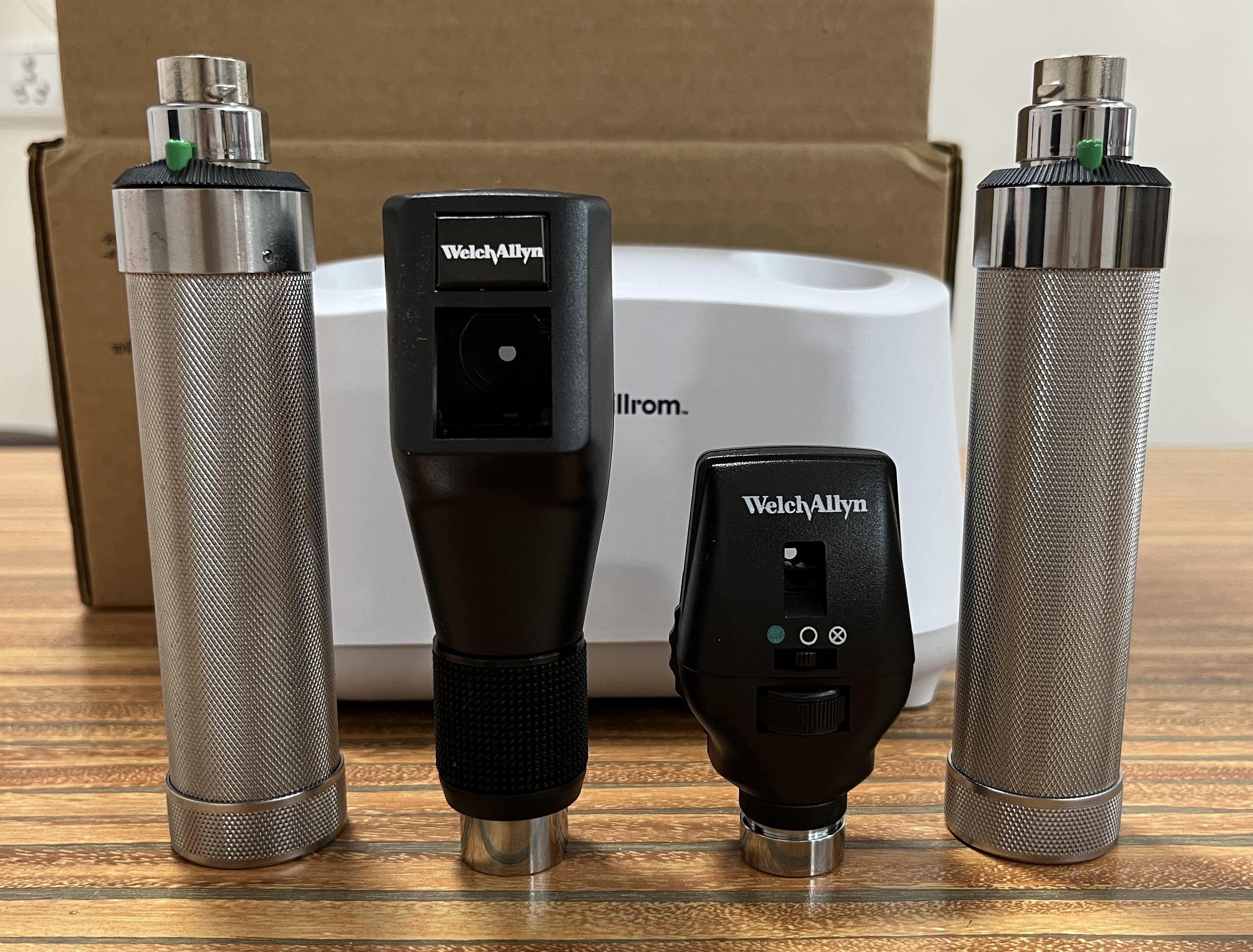Welch Allyn Desk Charger With HPX Streak Retinoscope, LED Ophthalmoscope & Two Ni-Cad Rechargeable Handles