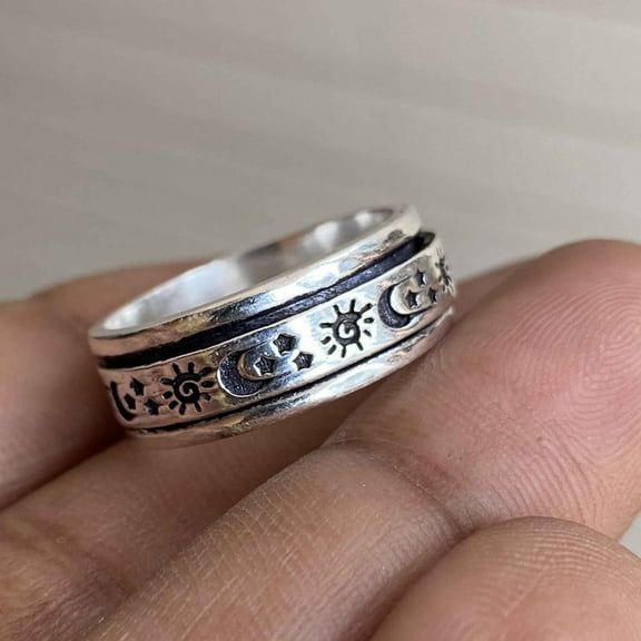 Moon stars spinner ring