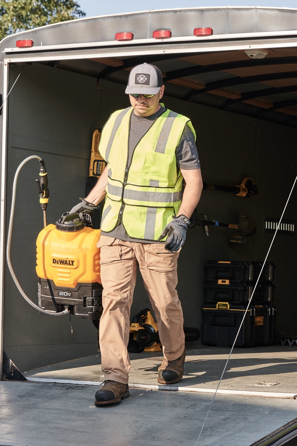 Dewalt - Brandclub - Dewalt 20V Backpack Sprayer Kit 4 Gallon