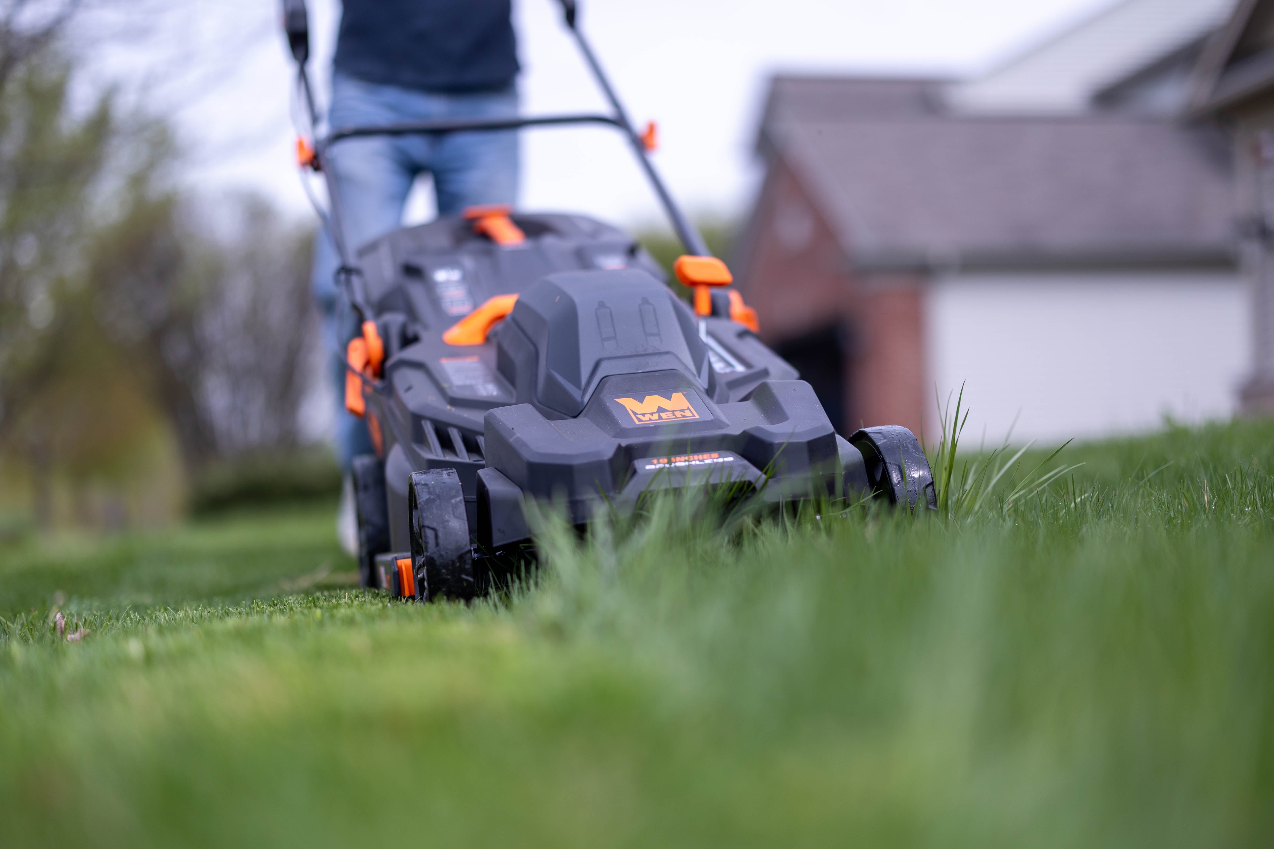 WEN 20V Max 2-in-1 19-Inch Cordless Brushless Lawn Mower and Mulcher with Two 5Ah Batteries and Dual Port Charger