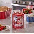 thumbnail image 3 of Bizcocho de fresa con velas aromáticas Village Candle, 625 ml, 3 of 3