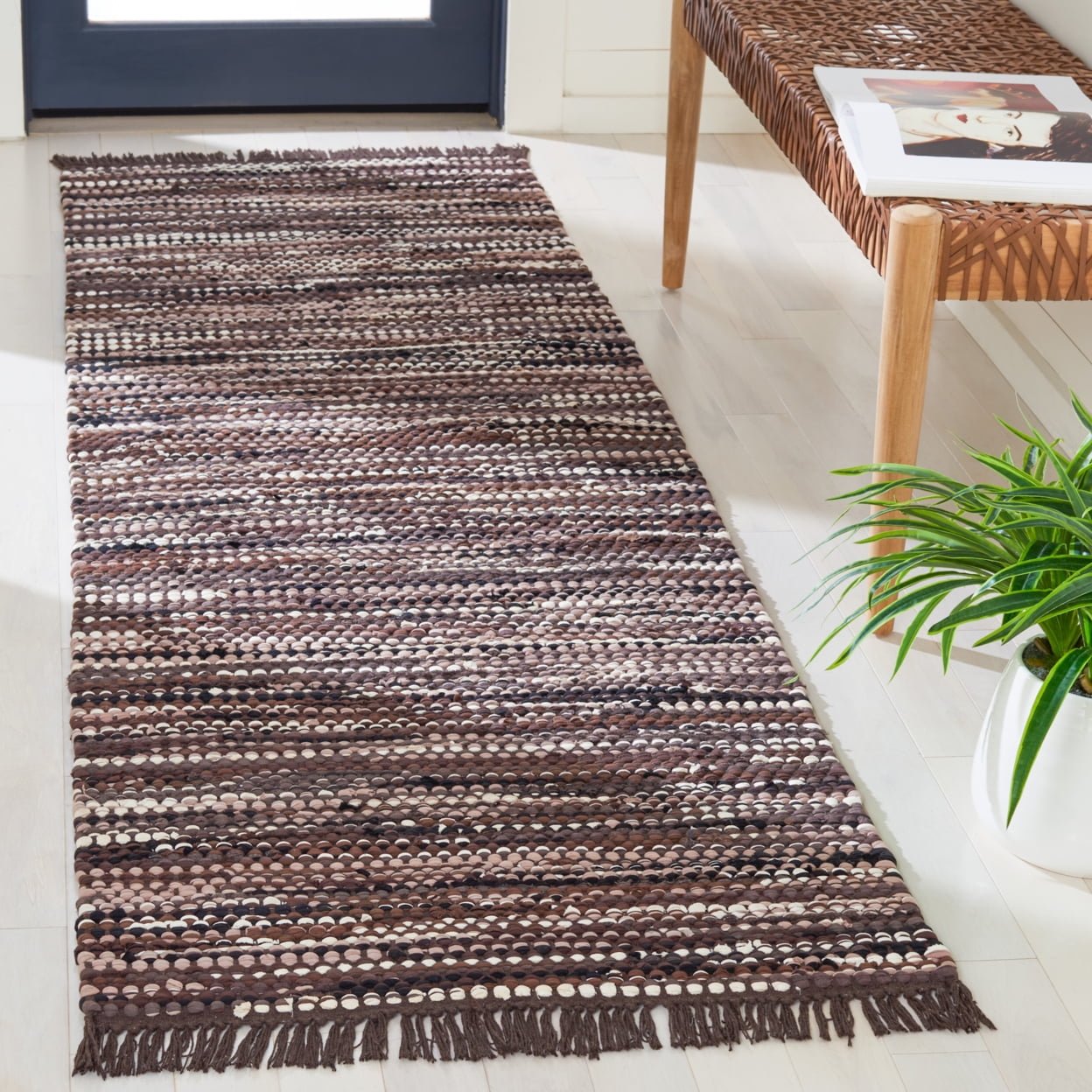SAFAVIEH Montauk Renae Distressed Area Rug, Brown/Ivory, 8' x 10'