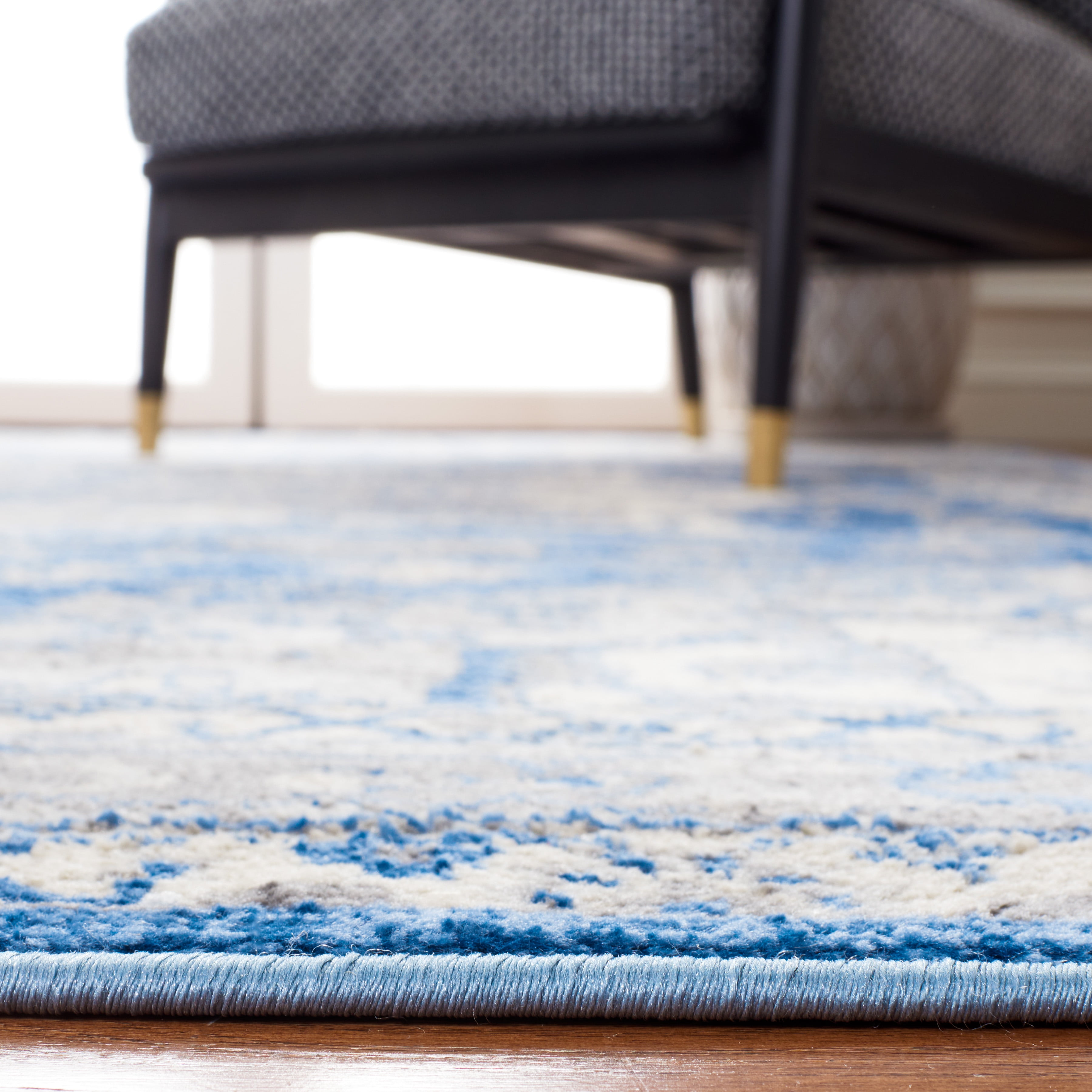 SAFAVIEH Brentwood Ezra Oriental Area Rug, Blue/Gray, 5'3" x 7'6"