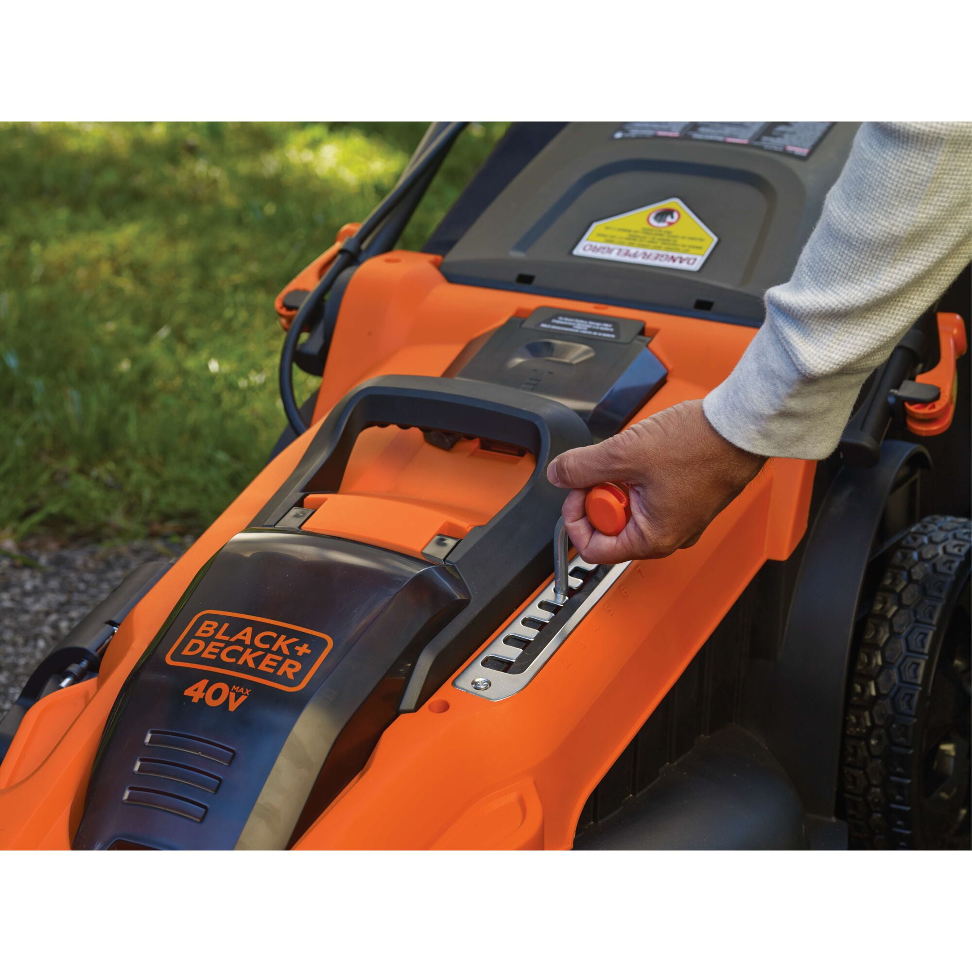 BLACK+DECKER CM2043C 40V MAX* Lithium Ion Cordless 20 in. Lawn Mower with Battery & Charger Included