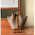 thumbnail image 1 of Bolso tipo cubo de cuero para mujer, bolso de mano suave con patrón de lichi, capa superior de piel de vaca Togo, nuevo estilo, bolso de moda, 1 of 5