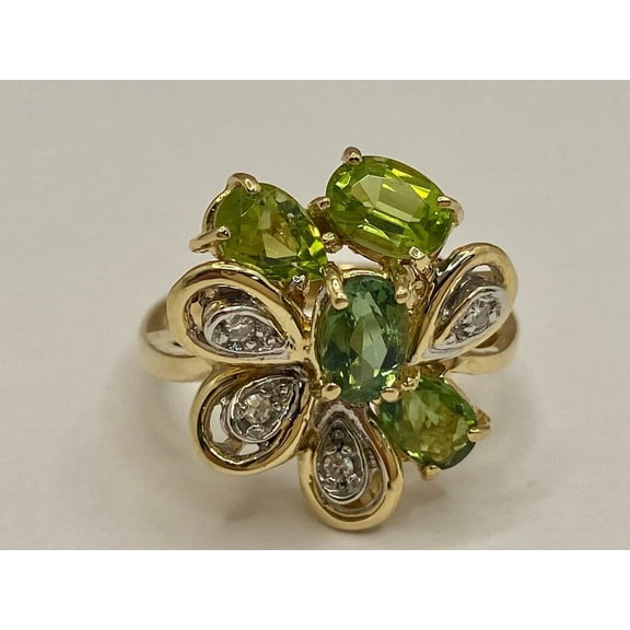 Vintage 14k Solid Yellow Gold Diamond And Peridot Floral Ring