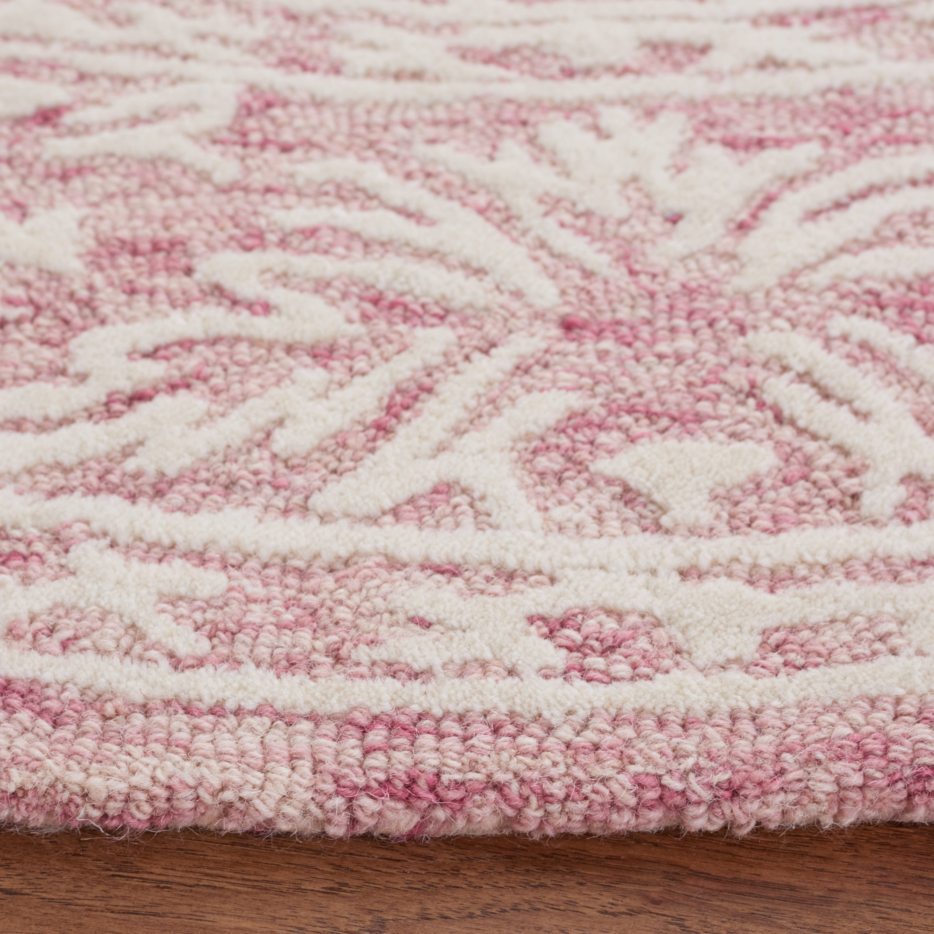 SAFAVIEH Metro Wayland Medallion Area Rug, Pink/Ivory, 6' x 6' Round