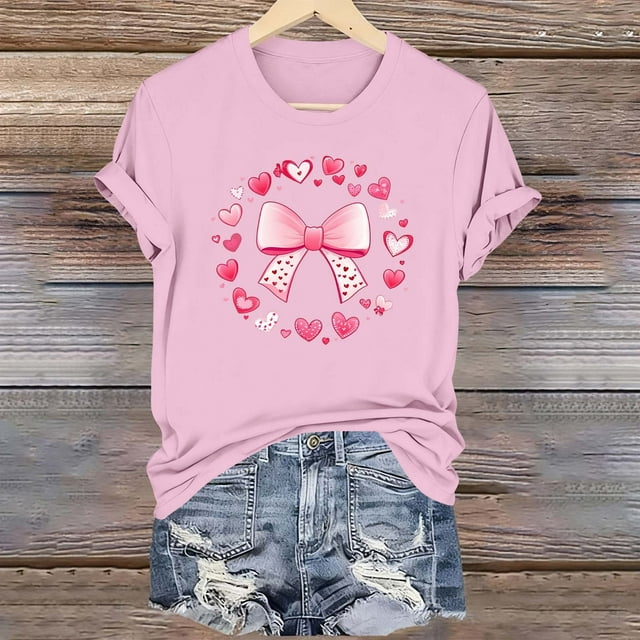 Nuoqisi T-Shirts Graphiques Mignons avec Nœud pour Femmes de la Saint-Valentin, T-Shirt Décontracté à Imprimé, Col Rond, T-Shirt d'Été à Manches Courtes, Hauts Tendance, T-Shirt Esthétique Chic, Hauts Tee Esthétiques, T-Shirt Rose avec Nœud, T-Shirt Girly