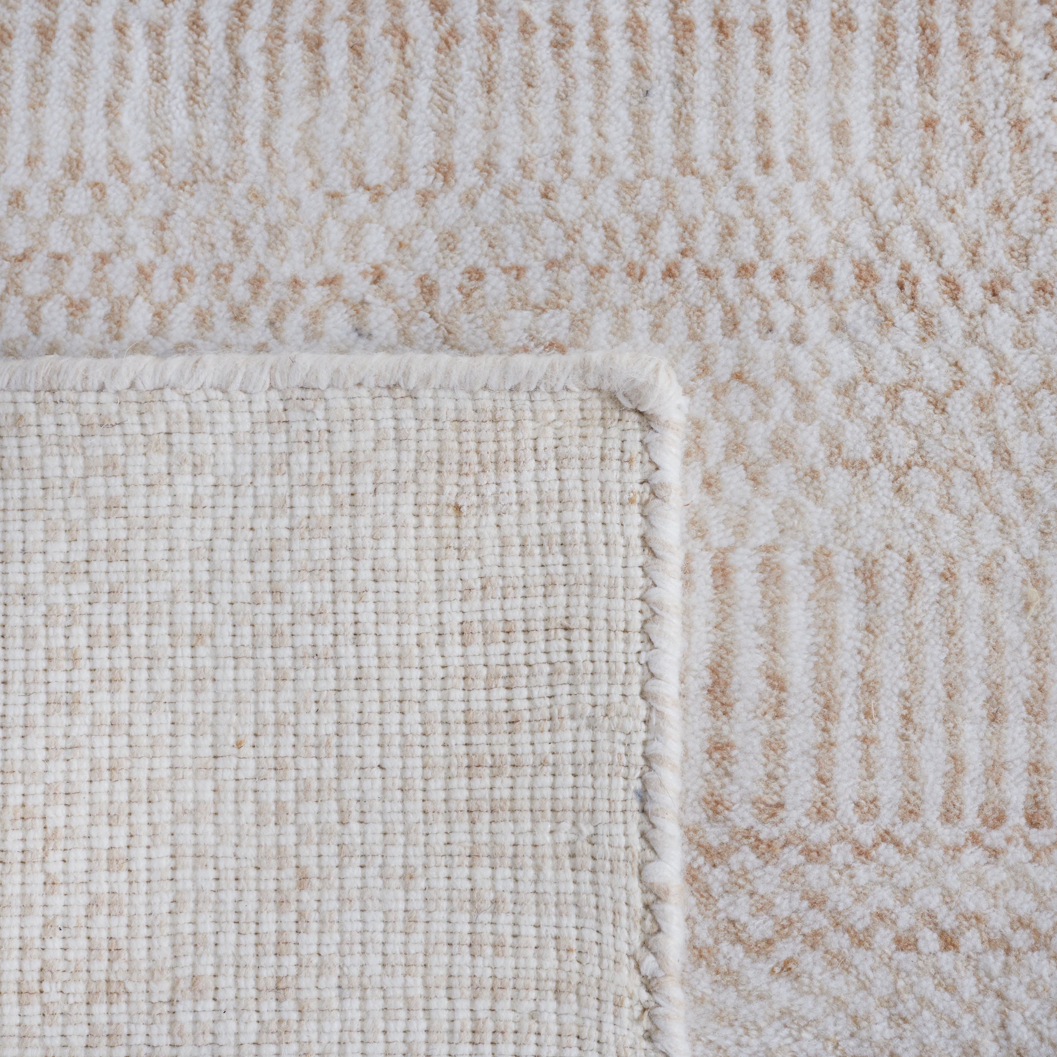 SAFAVIEH Mirage Handan Distressed Polyester Area Rug, Beige/Ivory, 6' x 9'