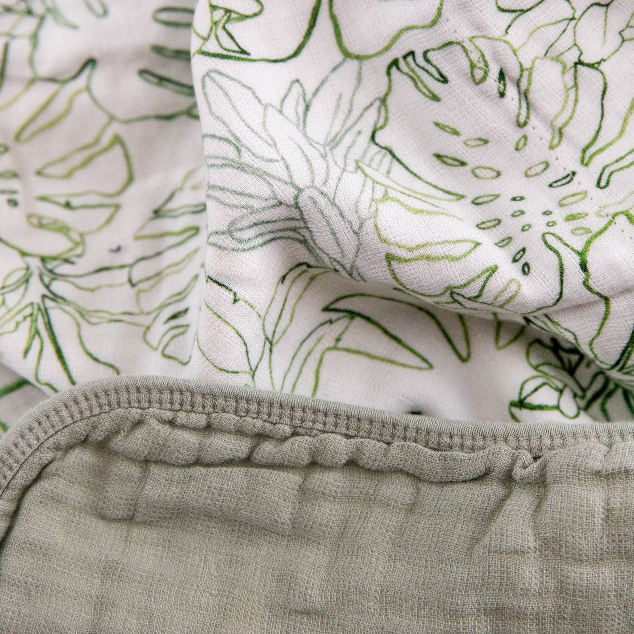 Red Rovr 100% Organic Cotton Muslin Quilted Infant Blanket, Unisex, Jungle Leaf