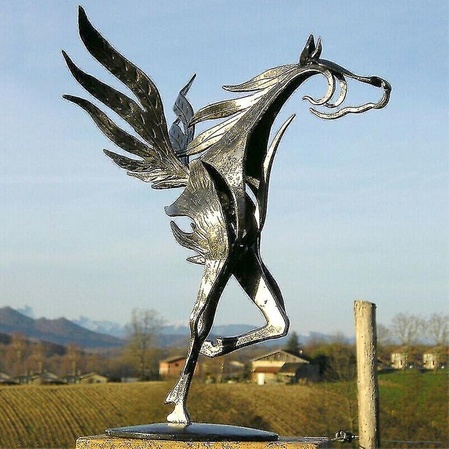 Estatua de metal caballo escultura arte hogar moderno adornos de escritorio figura artesanal kaili Sencillez