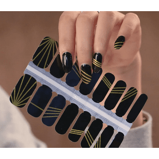 green emerald velvet dress Black Gold Aura  Nails4you.studio