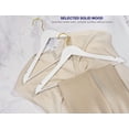thumbnail image 4 of Paquete de 30 perchas de madera maciza, acabado blanco liso con barra de pantalón antideslizante, perchas de ropa con gancho dorado y muescas para chamarra, pantalón, camisa, 4 of 7