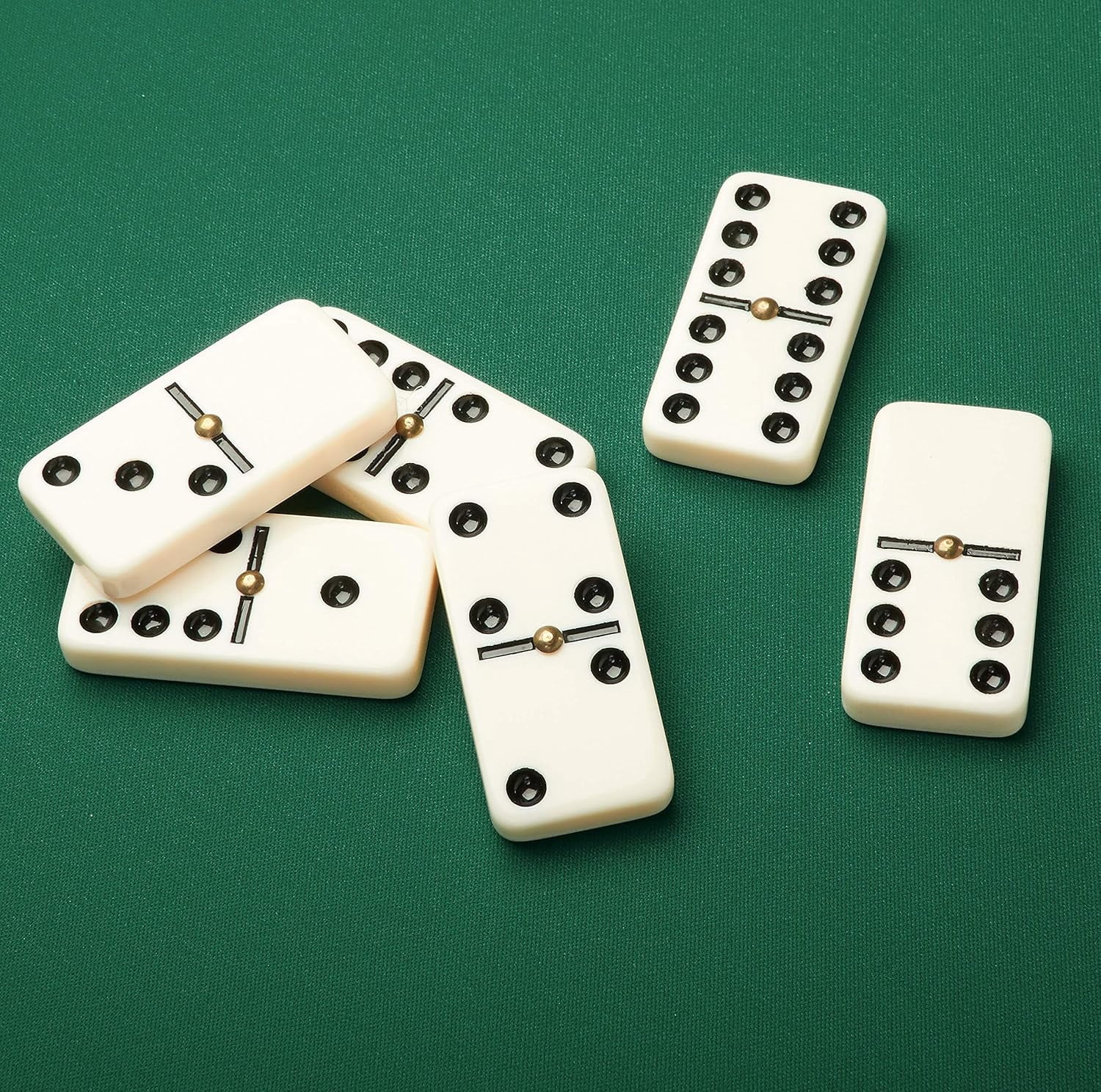 GMC Deluxe Heavyweight Game Mat - Anti Slip Noise Reduction Rubber Playmat - Mahjong, Dominoes & Poker Card Gaming Mat - Waterproof Gaming Tabletop Cover (33 X 33 Inches) - Green