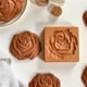 thumbnail image 4 of Worallymy Molde de madera para galletas Molde para galletas en relieve de madera natural Prensa para repostería Suministros para panadería, rosa Worallymy JD735800531, 4 of 7
