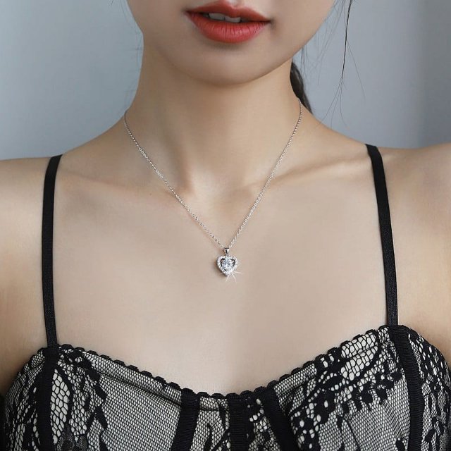 Collar femenino de plata esterlina 925 con colgante en forma de corazón de amor de un quilate chapado en plata de 18k