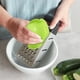thumbnail image 5 of Protectores de dedos para cortar verduras en la cocina. Protectores de dedos para rebanar. Soporte de seguridad para mandolina. Protector de cortador de alimentos para una cocción segura., 5 of 6