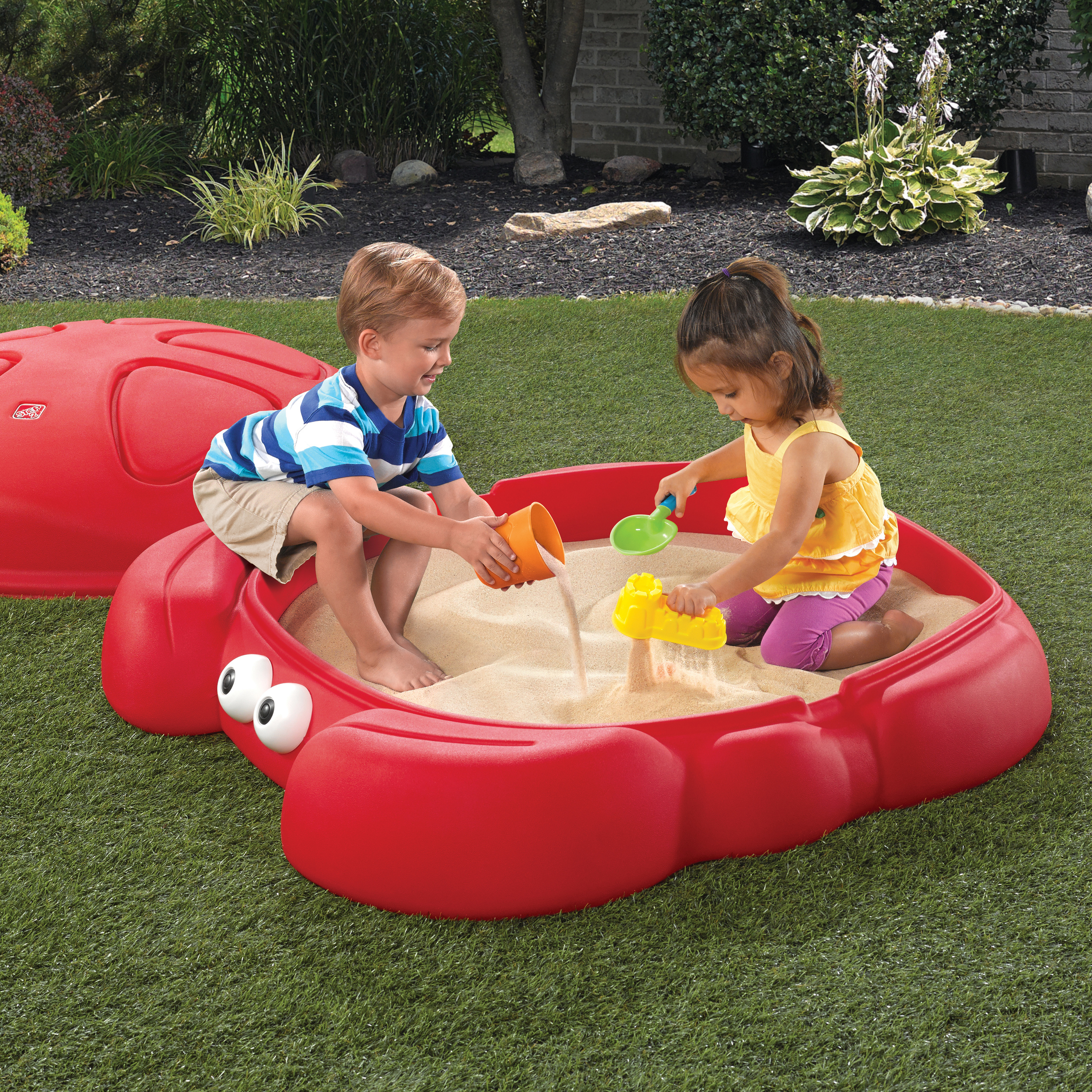 Step2 Crabbie Sandbox Red Plastic Outdoor Sandbox with Cover for Kids - image 5 of 6